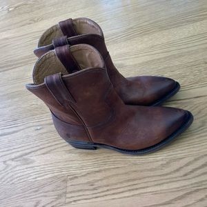 Frye Billy Short NWOT Size 7